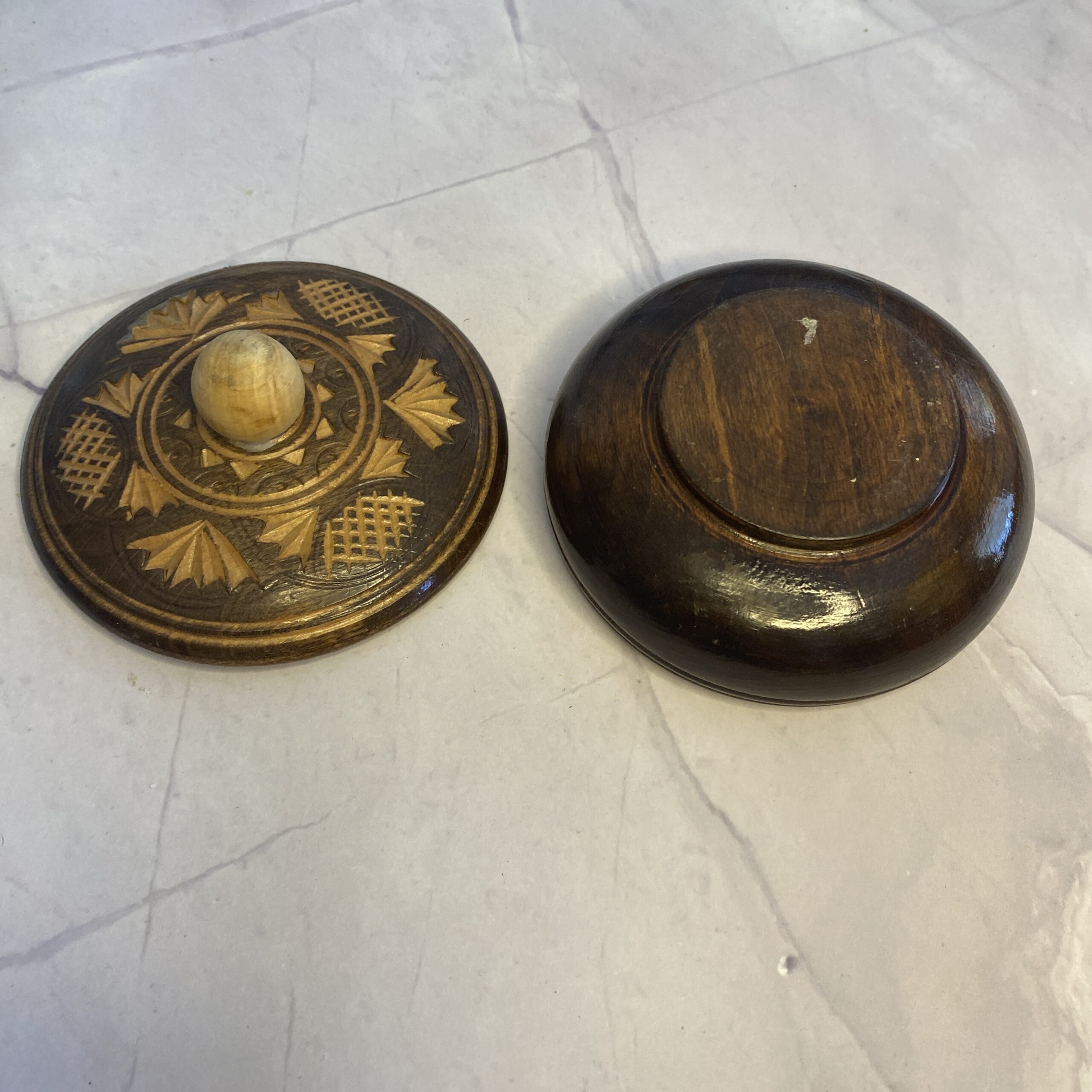 Hand carved wooden trinket box - Image 3