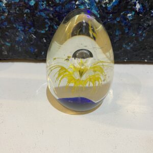 Bonnae glass paperweight
